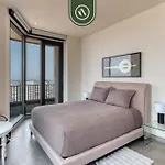 Luxury 2 Bedroom Condo - Amazing City View - Pool - Gym