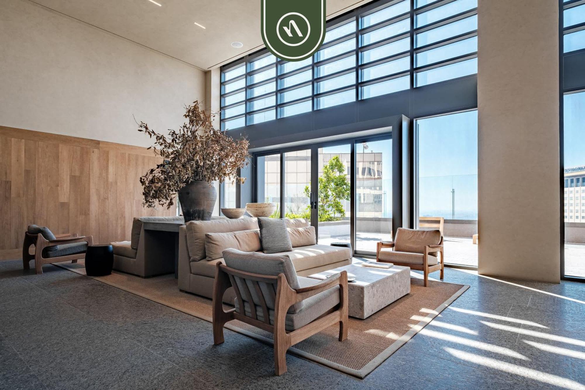 Luxury 2 Bedroom - Amazing View - Pool - Gym Apartment *